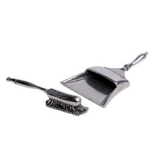 Brush and dustpan